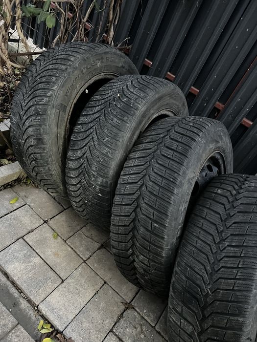 Vand cauciucuri de iarna cu tot cu jante 185/60/14