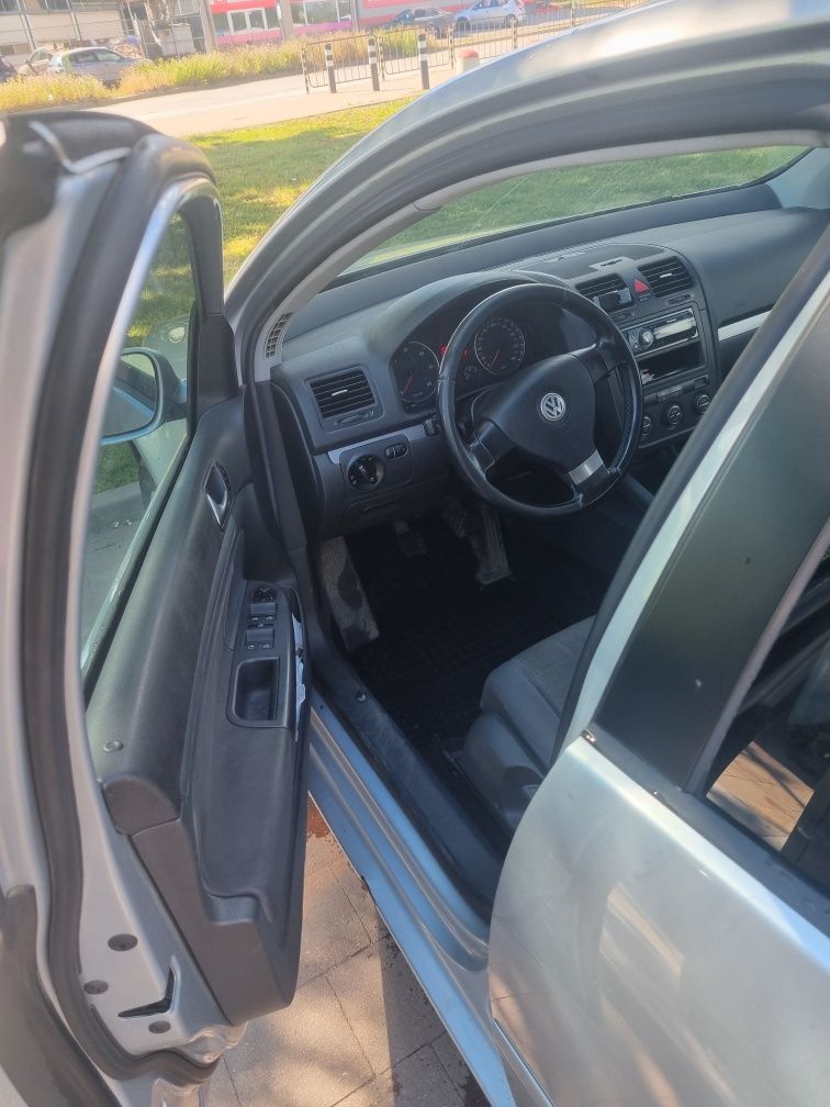 Продавам VW  GOLF 5