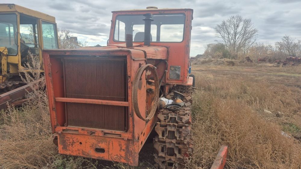 Трактор гусеничный т4