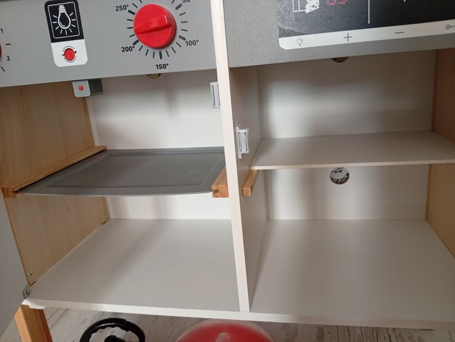 Дървена детска кухня + кухненски принадлежности