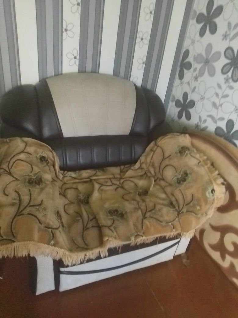 Продам диван угловой с креслом, кухонный гарнитур