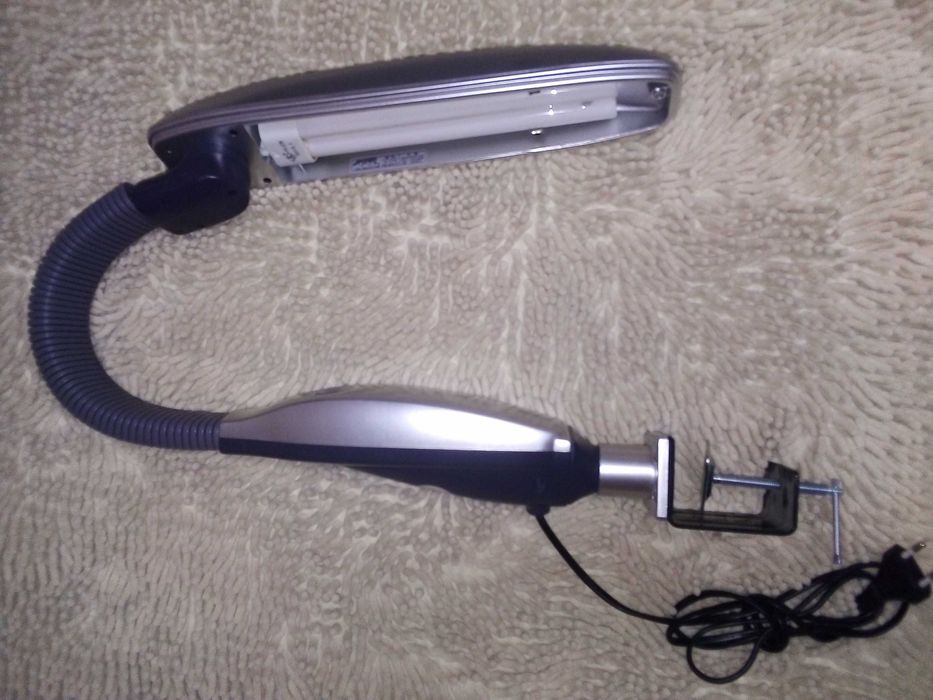 Настольная лампа