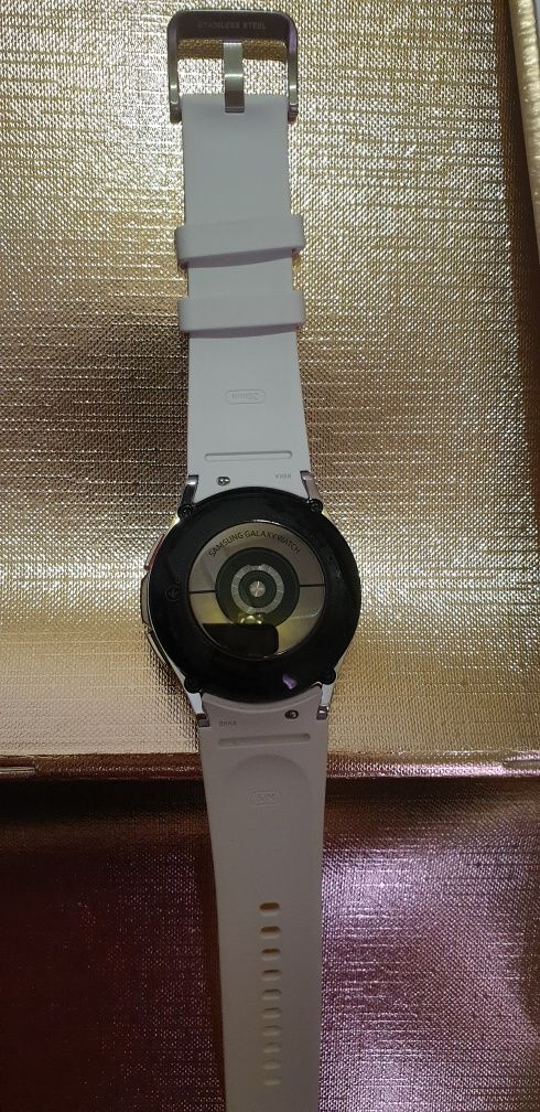 Продам смарт часы Samsung Galaxy Watch 4 classic