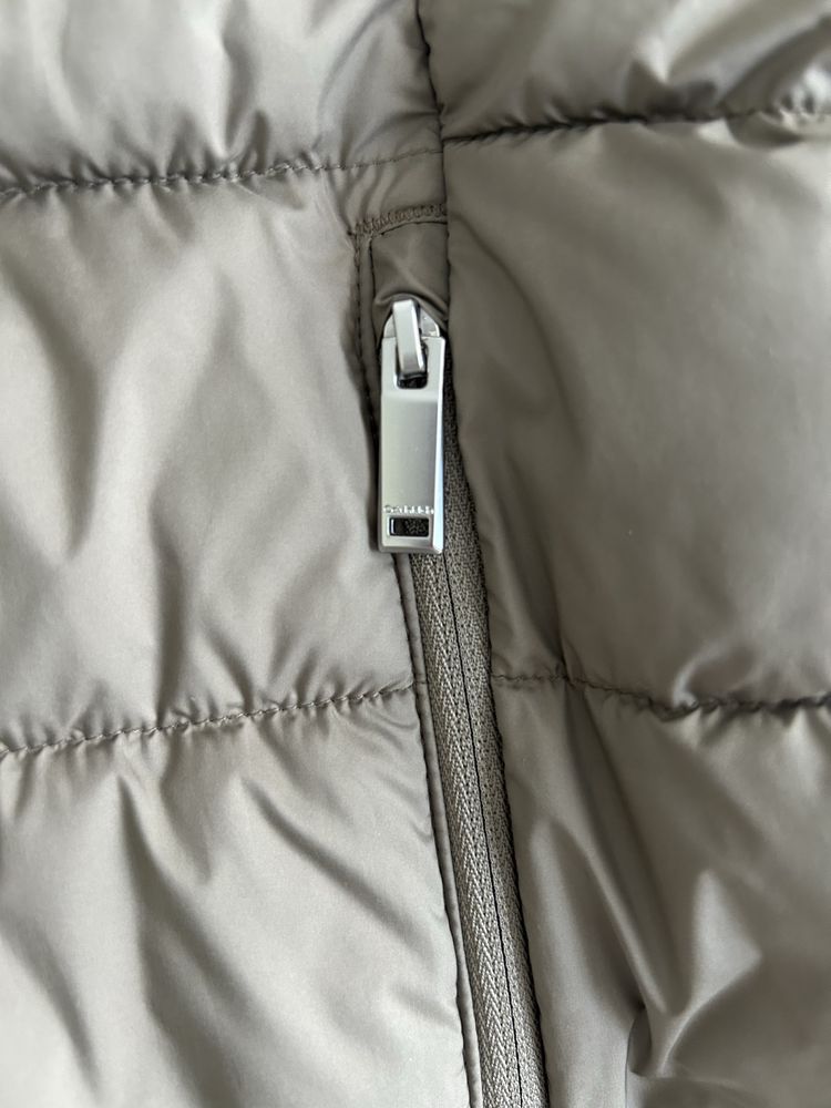 Продам женскую куртку Calvin Klein