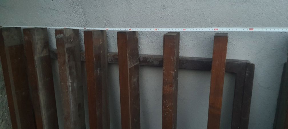 Gard cu poarta pentru gradina este nou