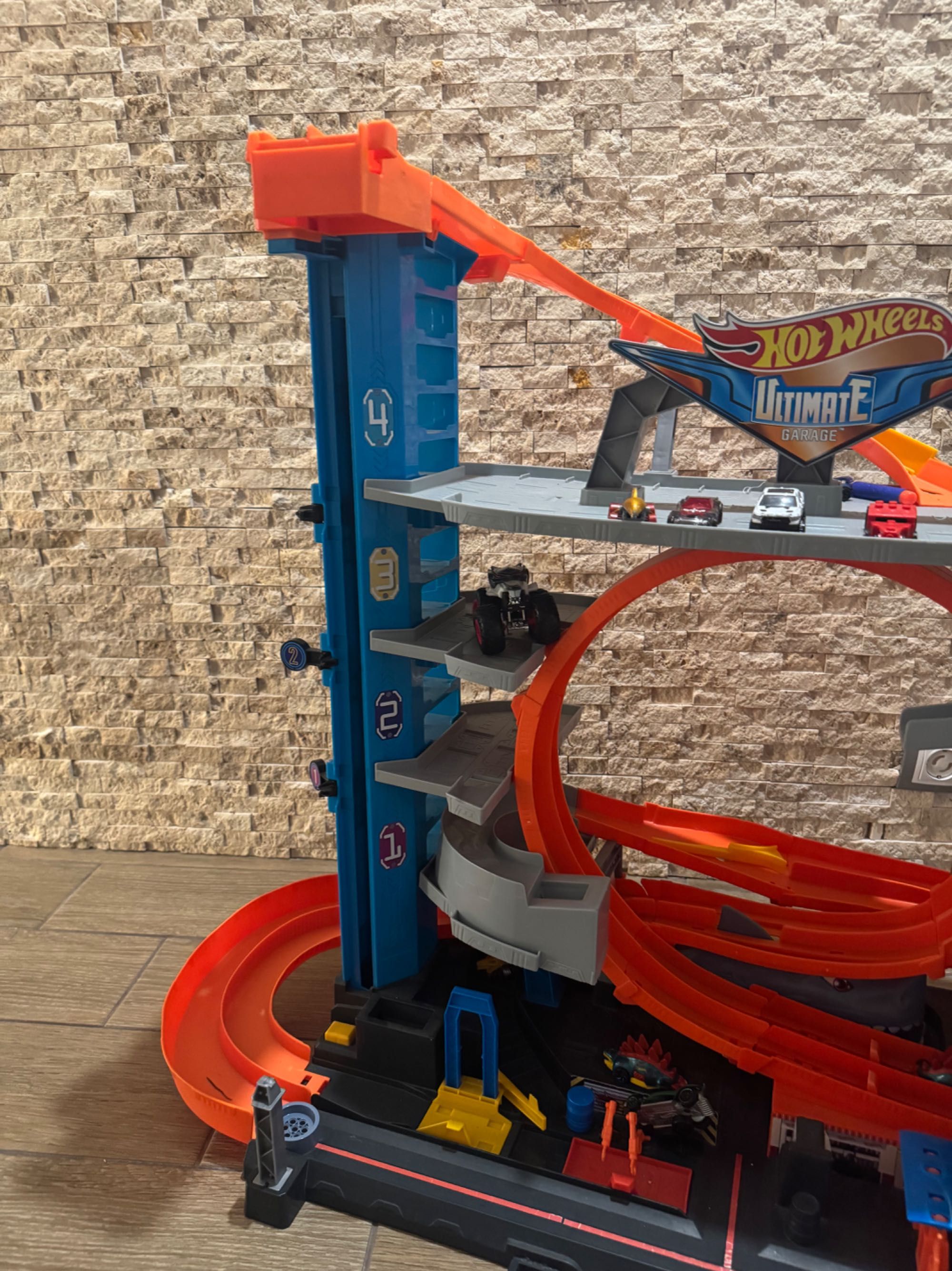 Оригинален комплект за игра HotWheels City Ultimate Garage