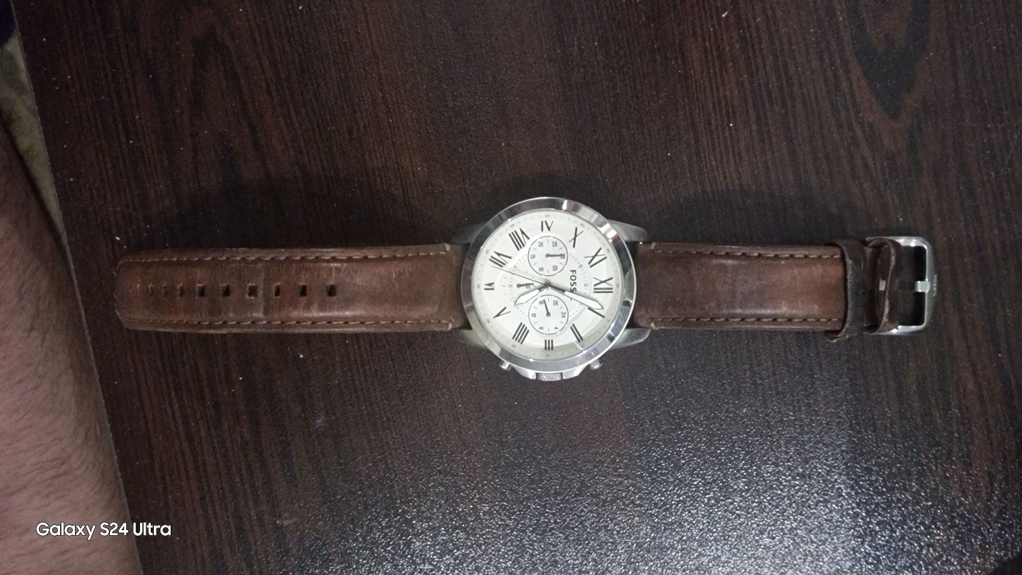 Продавам мъжки часовник Fossil
