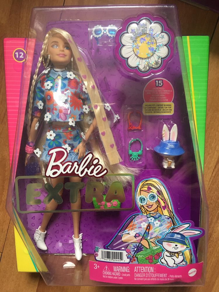 Barbie Extra style Flower power coafura modernă