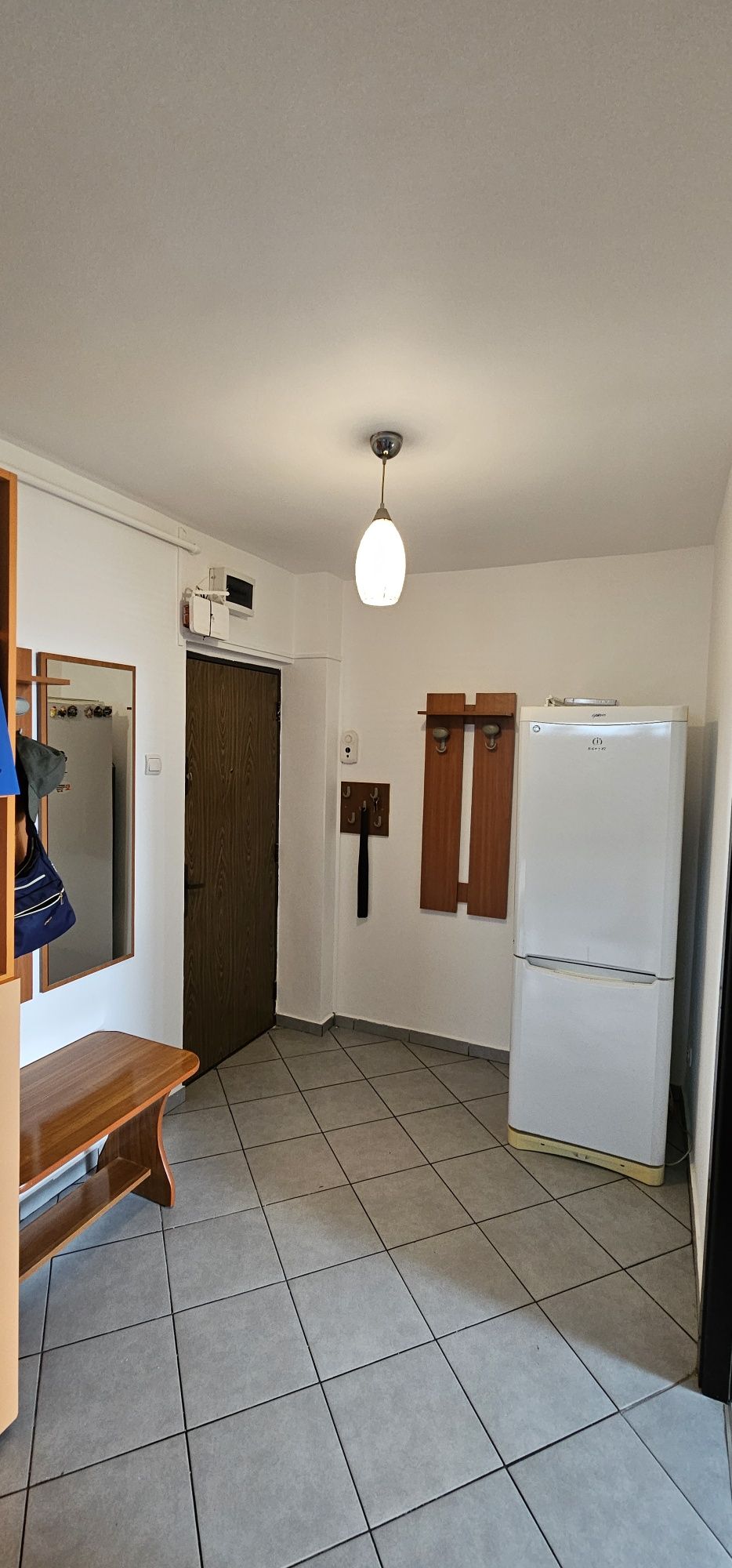 Inchiriez apartament 3 cam