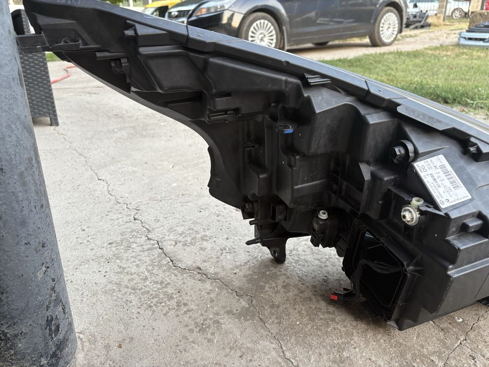 Десен фар за Рено Трафик 3/ Renault Trafic III Led Pure Vision