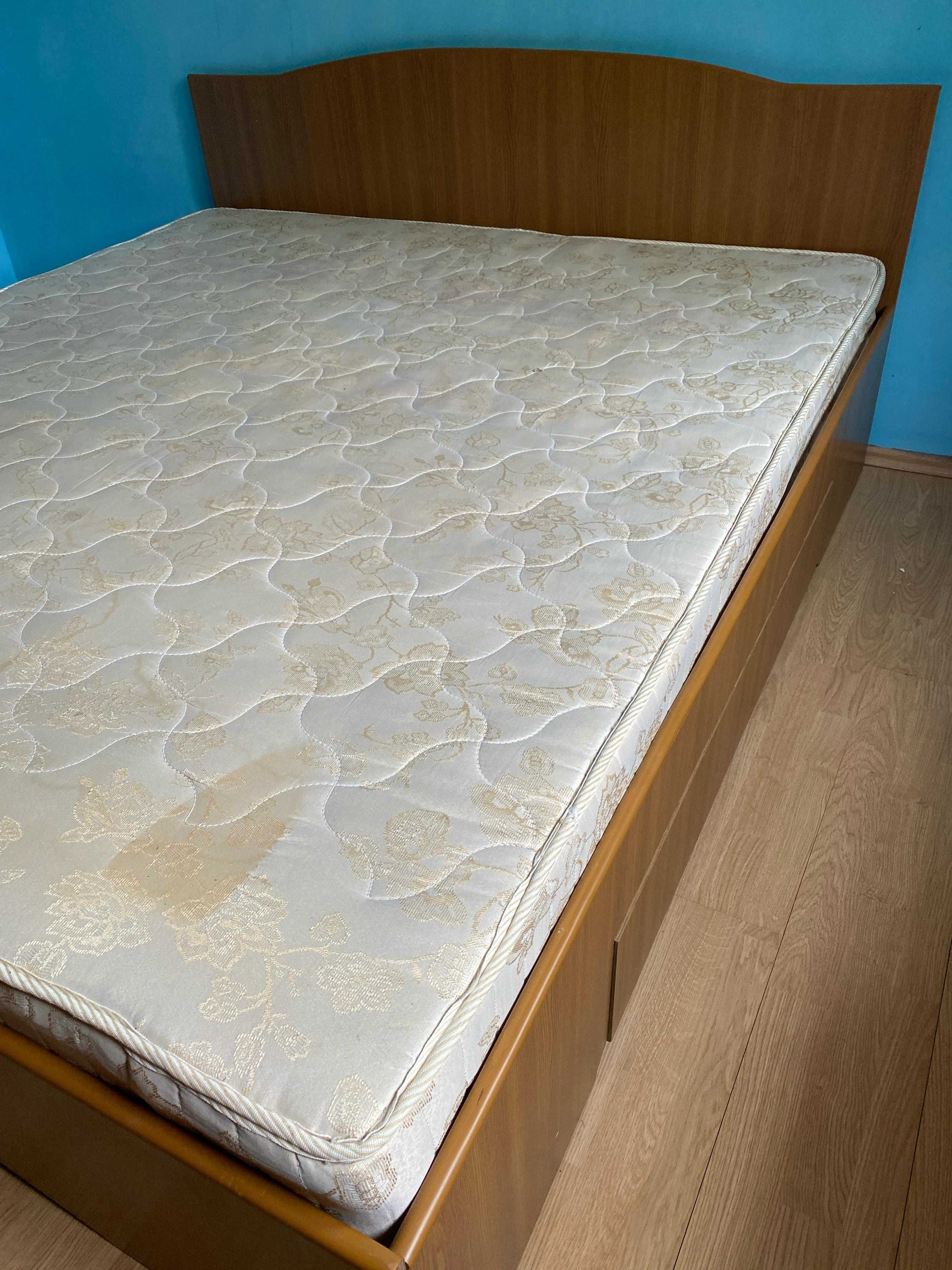 Pat Dublu de Centru cu Ladă Depozitare și Saltea 180X200 cm