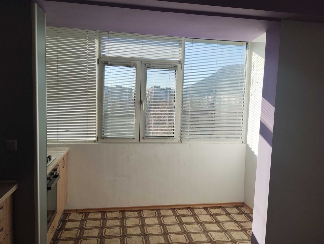 Дава се под наем Двустаен апартамент в Шумен, Център - 55 кв.м за 214.2 € - Снимка #3