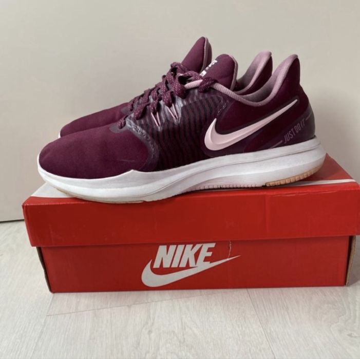 Adidasi nike fete