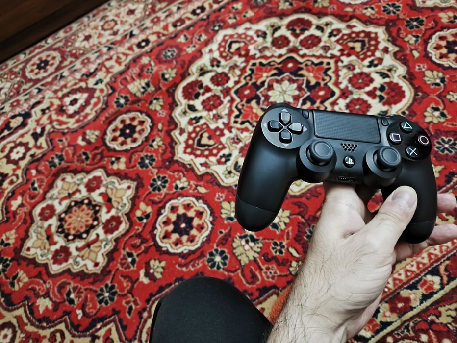 Продам PS4 геймпад (джойстик)