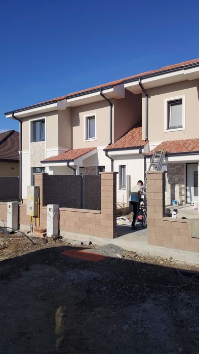 Vând duplex despărțit prin camera tehnica