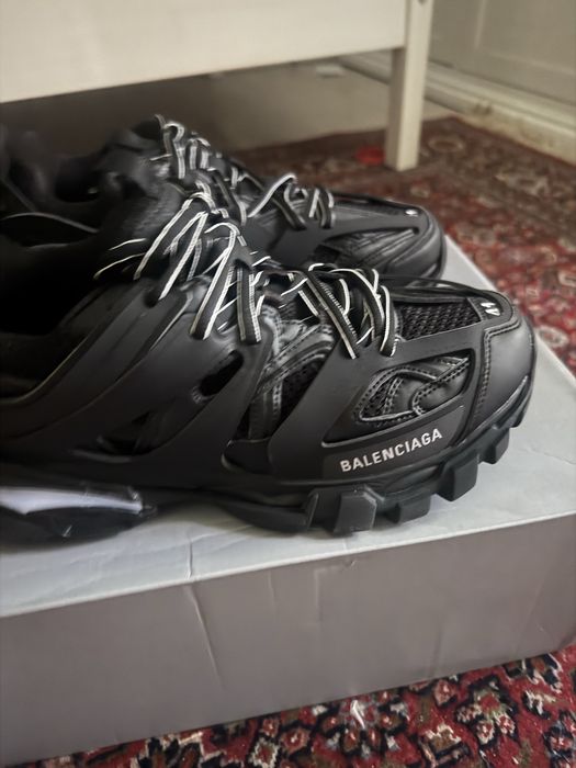 vand balenciaga track led