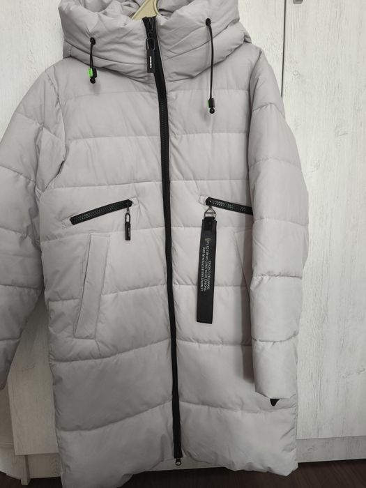 Продается зимняя куртка- пуховик