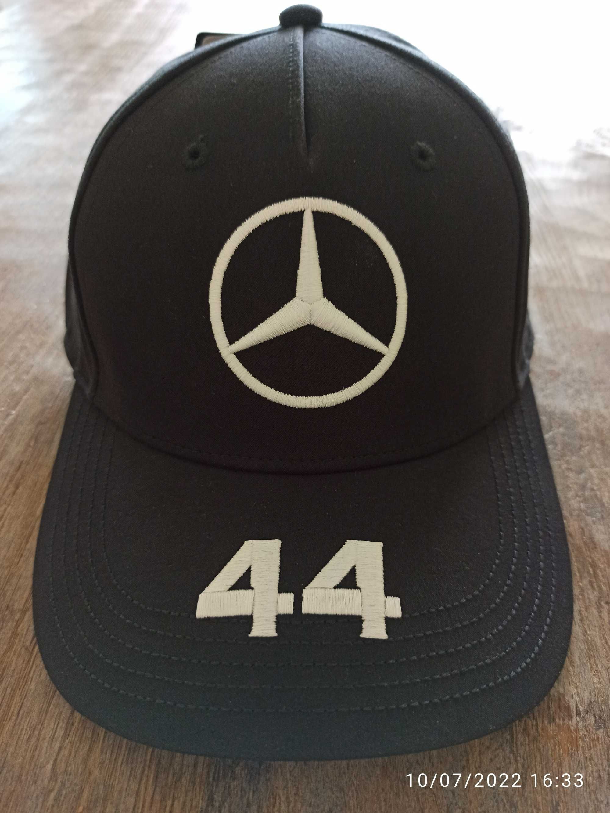 Намалена! Продавам шапка Mercedes AMG Petronas Motorsport Team 2021 L.