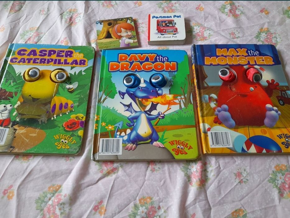 set de 3 carti engleza  povesti personaje comice cu ochi