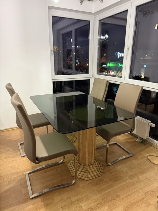 Vând masă 150cm X 95.5 cm din sticla neagra securizată