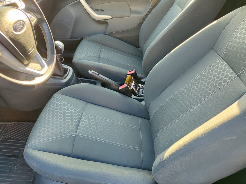 Vând Ford Fiesta Titanium 2010