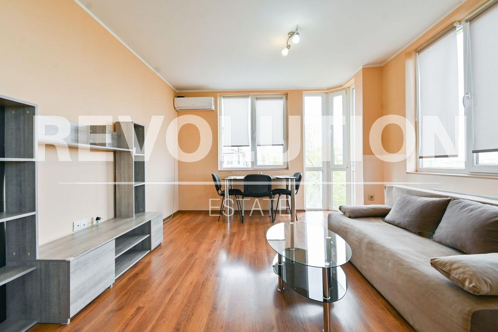 Тристаен апартамент в ж.к. Дружба 1 .