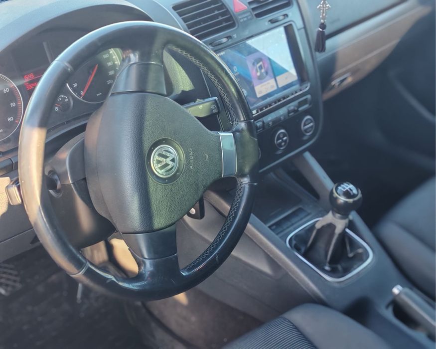 Se vinde masina golf 5