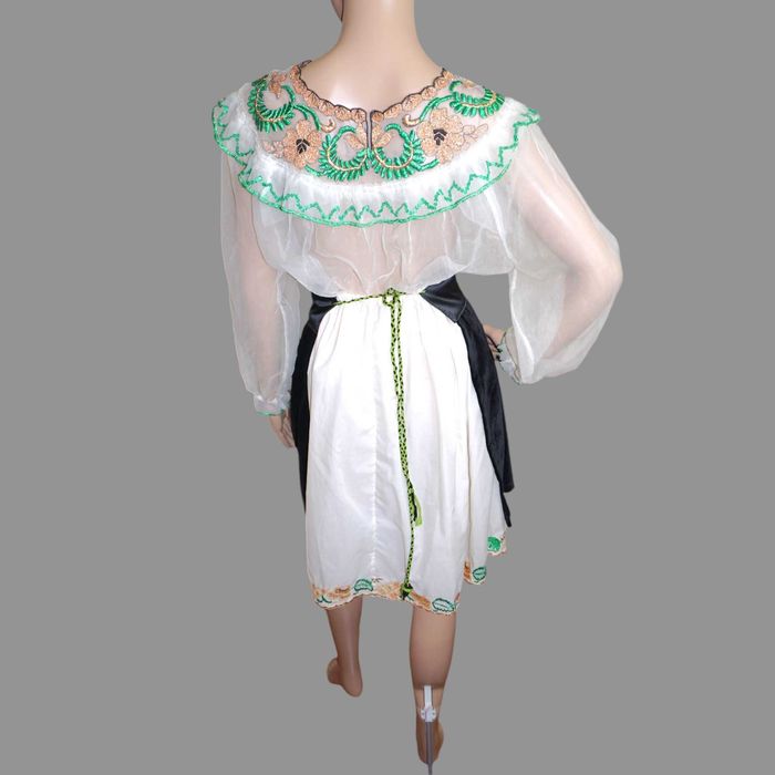 Costum popular vechi pe voal din Banat , M