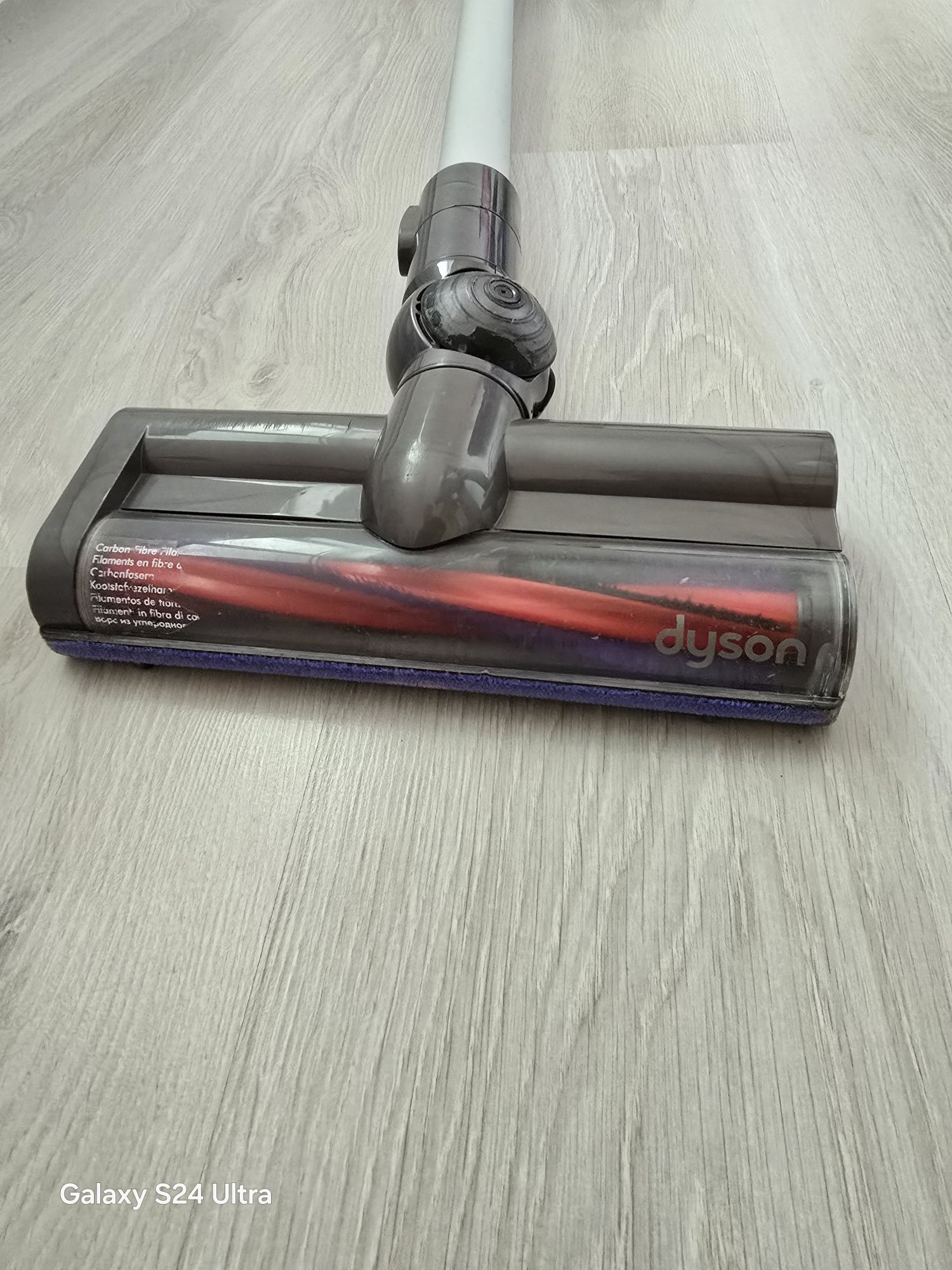 Вертикална прахосмукачка Dyson V6