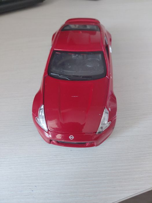 Nissan 370z красный