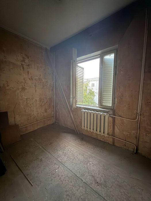 Продам чиланзар 13.  Двух комнатная.  Балкон 2*6