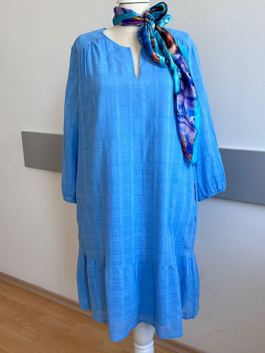 Marie Mero нжна рокя в морско синьо