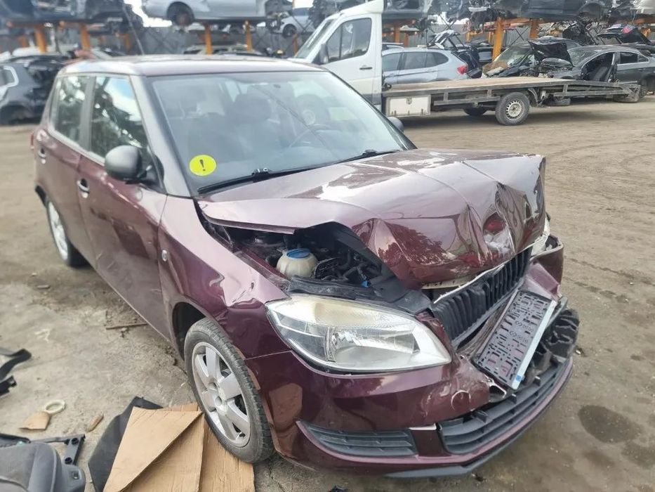 Dezmembrez Skoda Fabia 5J, motor 1.6 tdi 90 cp cutie de viteze manuala 5+1