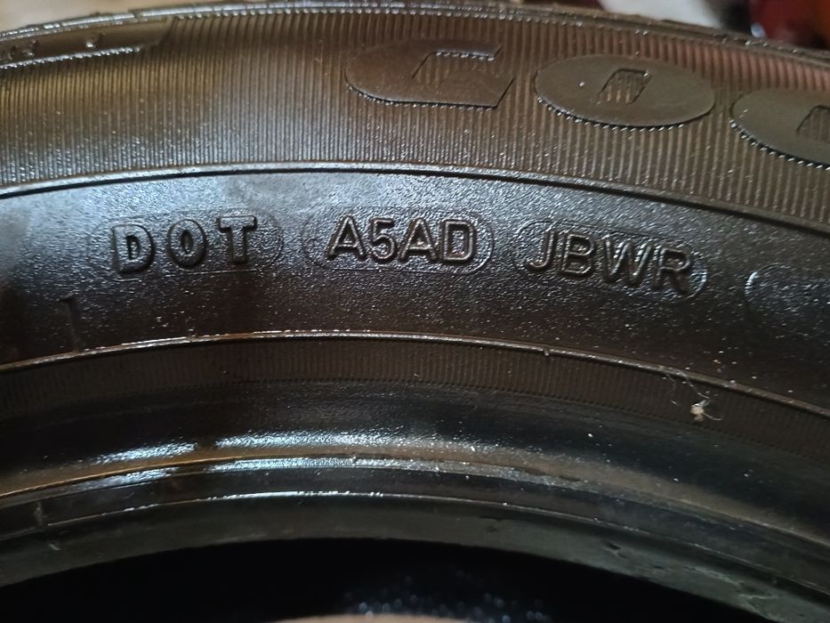 Vând cauciucuri Goodyear 185/65/15