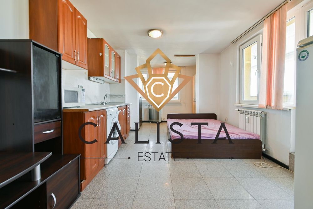 Дава се под наем Тристаен апартамент в София, Студентски град - 130 кв.м за 700 € - Снимка #1