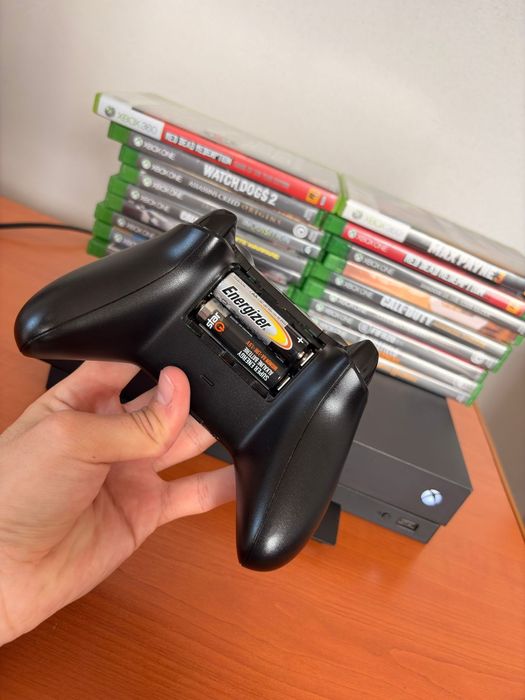 Xbox One X cu 18 jocuri