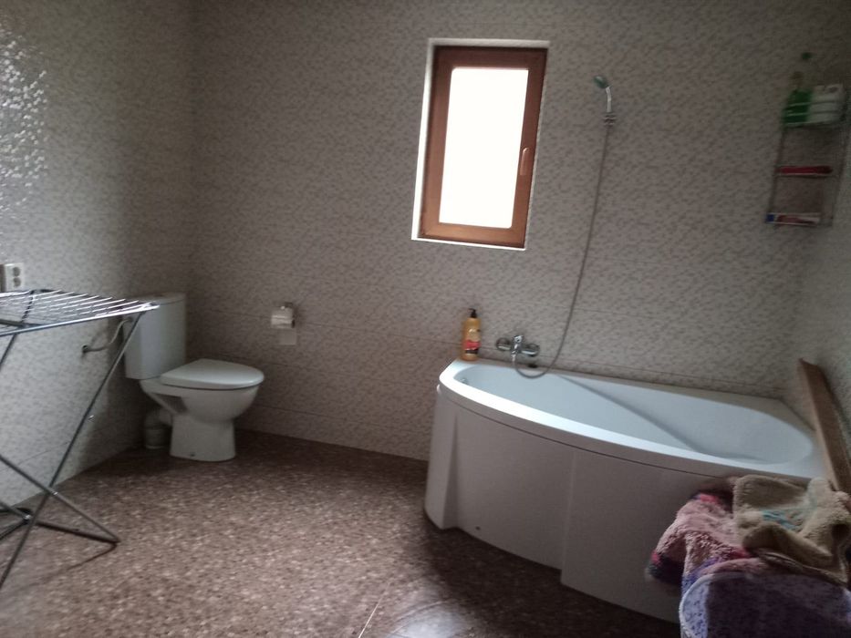 Proprietate spațioasă, 220 mp și 50 ari ter