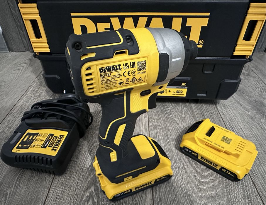 Masina de insurubat cu impact Dewalt DCF787 2 acum 2.0Ah + inc  NOU