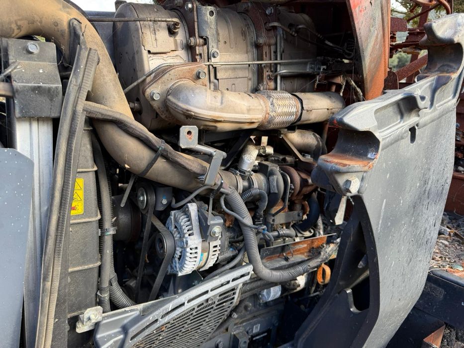 Kubota M5-112 – pentru piese / avariat după incendiu

Vând tractor Kub