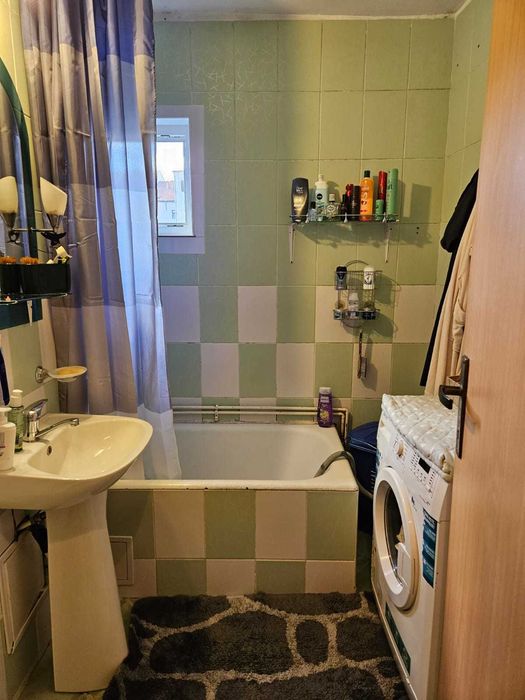 Vand apartament 3 camere Huedin