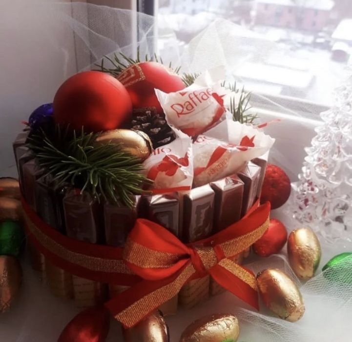 Сладкий подарок букет из конфет на новый год