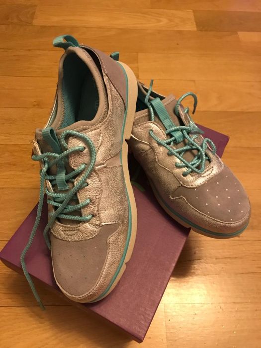 Pantofi fete Clarks piele, marimea 34