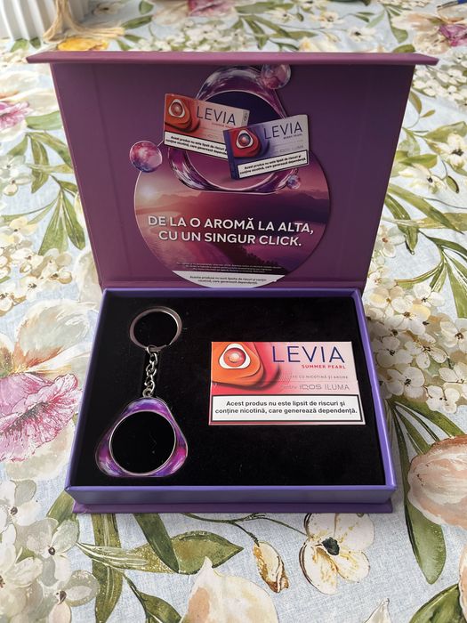 Breloc + Levia; Suport din piele Iqos Levia