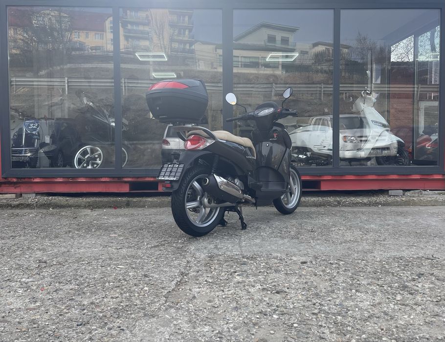 Scuter Aprilia Scarabeo 200 cc/ 1200 km / inmatriculat
