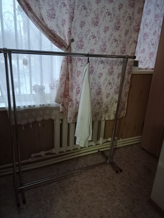 Вешалка напольная две штуки новые