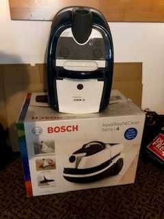 Aspirator Bosch Aqua wash&clean seria 4.