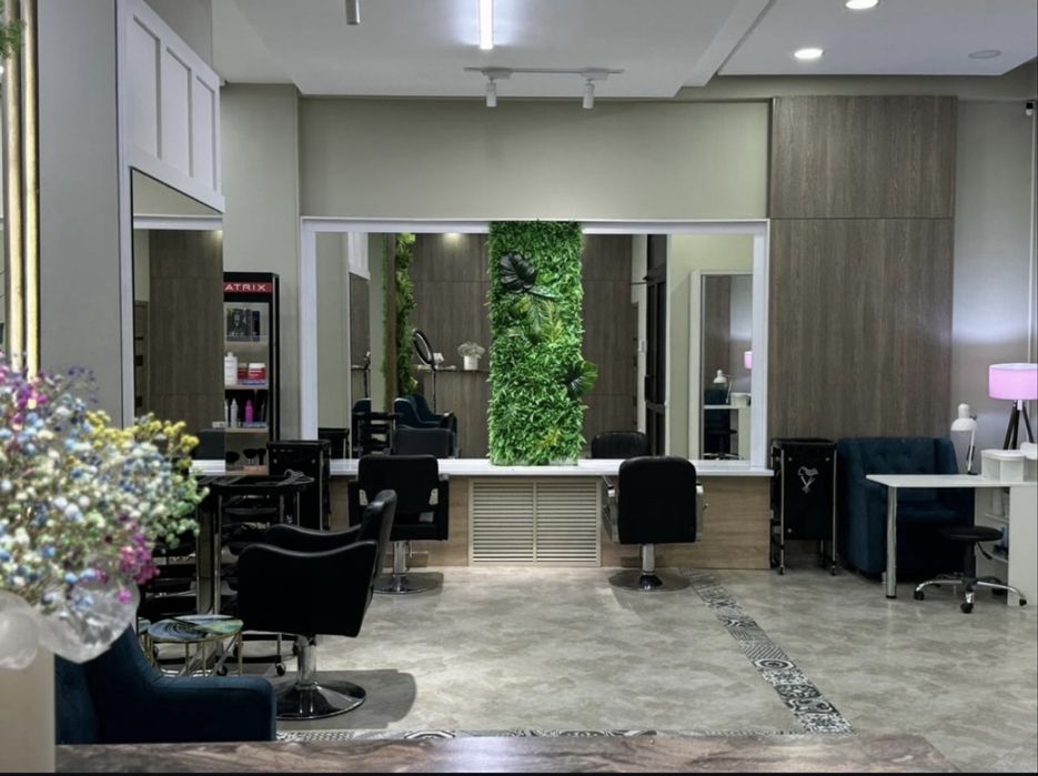 Сдам в аренду кресло женский мастер! Салон чистый , уютный!