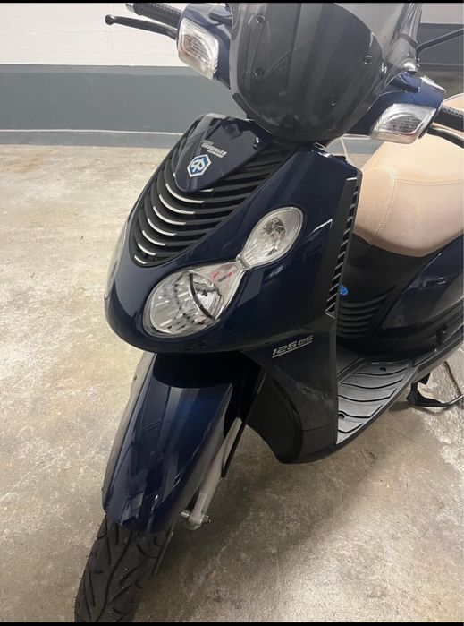 Piaggio Carnaby 125 (Nu Beverly , X9)
