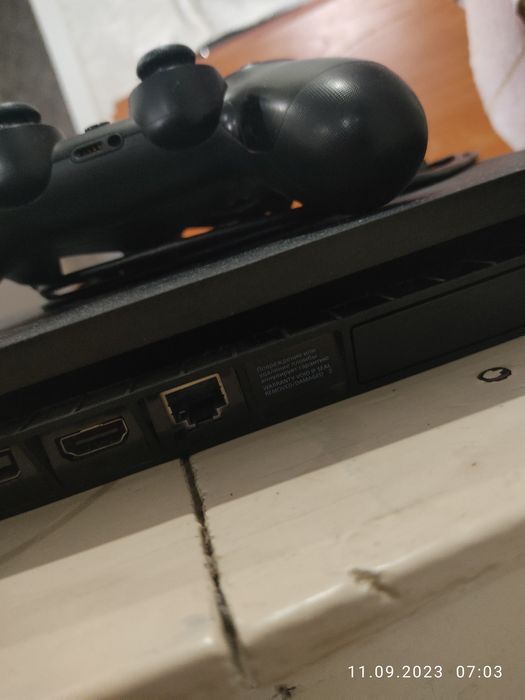 Продам playstation 4 slim 500gb
