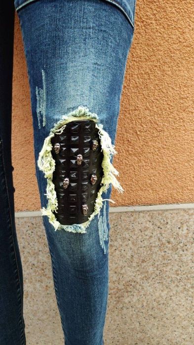 Пънк дънки 
Размер ХС
Цена : 25лв